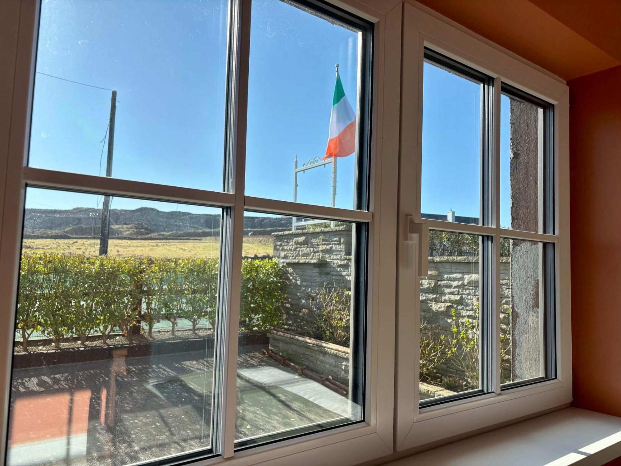 Ocean View Guestrooms Doolin Kamer foto